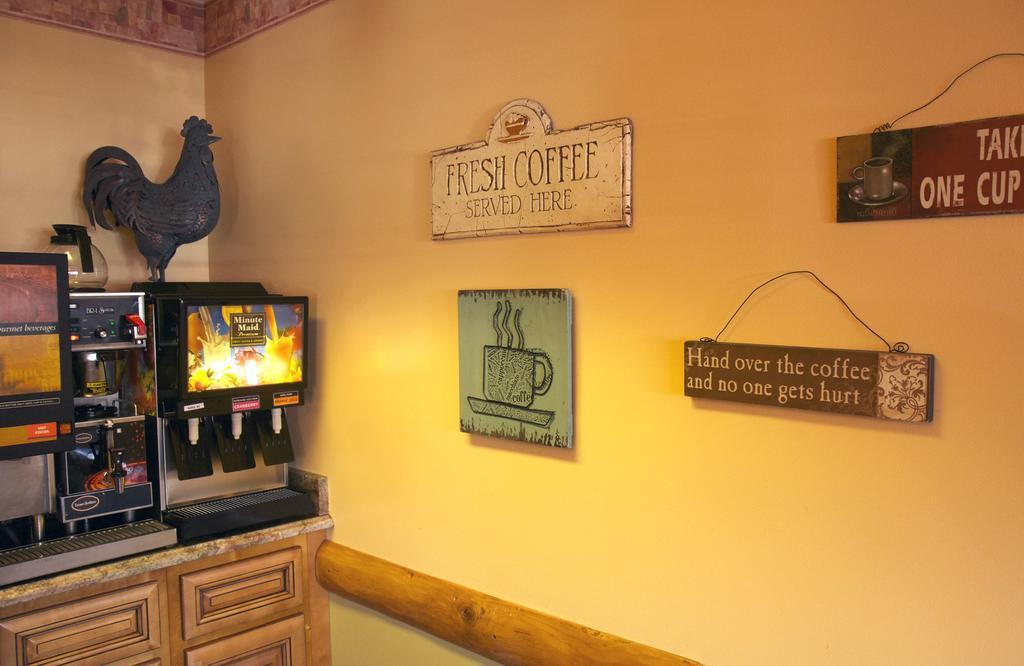 Gateway Inn And Suites Салида Экстерьер фото